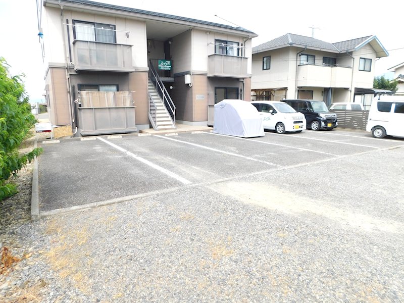 ディアス美野 駐車場