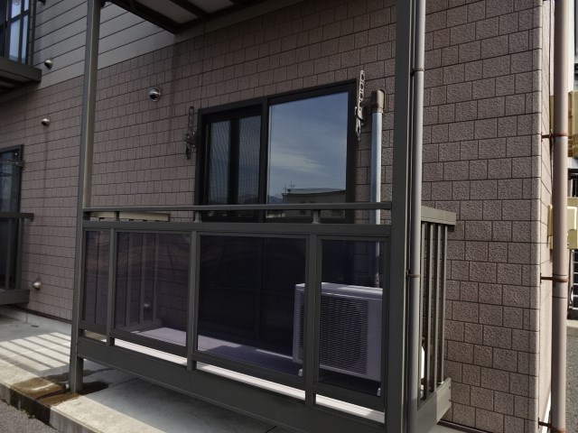 サープラス　ブライト 駐車場