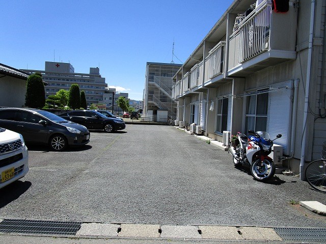 アネックス若里 駐車場