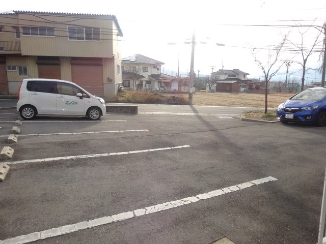 サープラスHIRO 駐車場