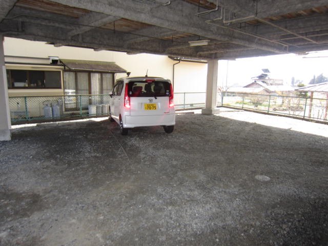サニーハイツジョイフル 駐車場