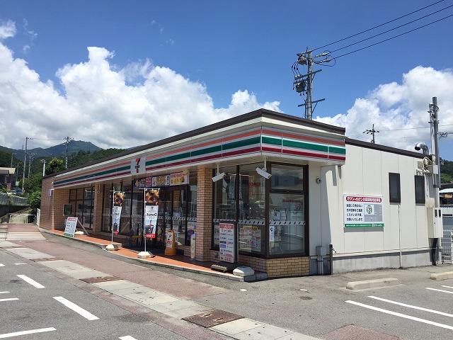 サニーハイツジョイフル コンビニ