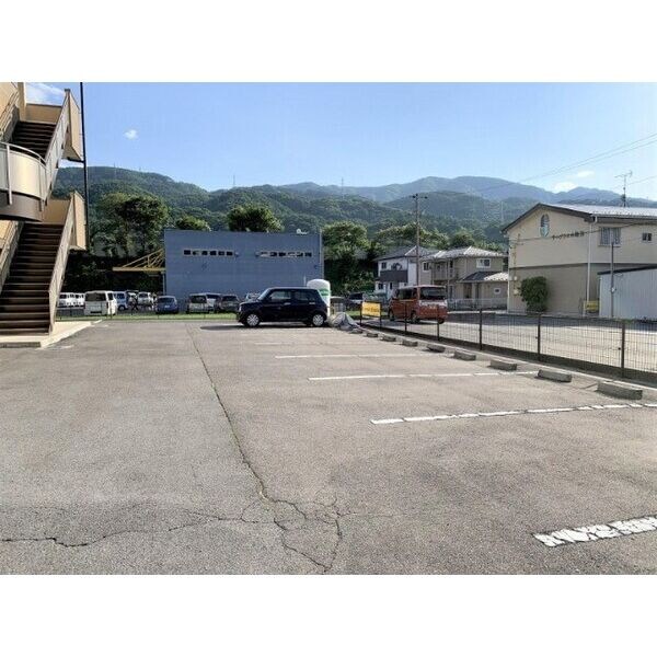 AvanceⅡ 駐車場