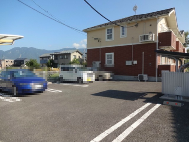イリーデトウール 駐車場