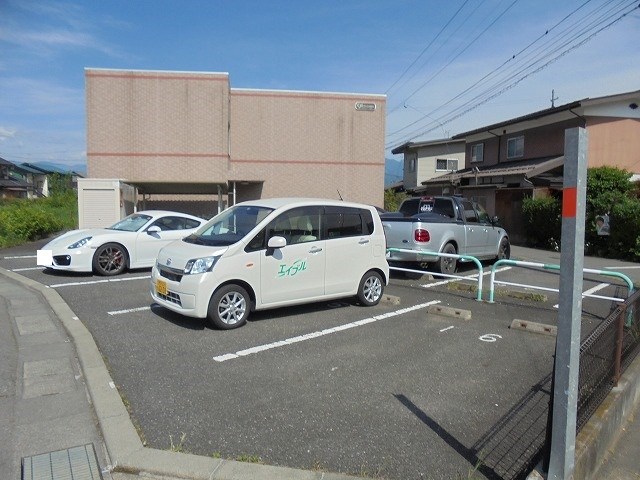 エクセリーナいなだ 駐車場