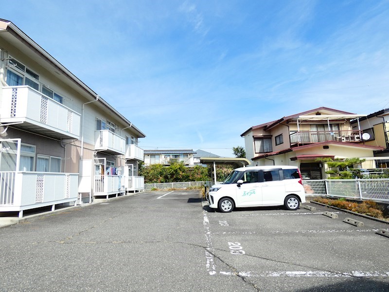 サニーコート長地 駐車場