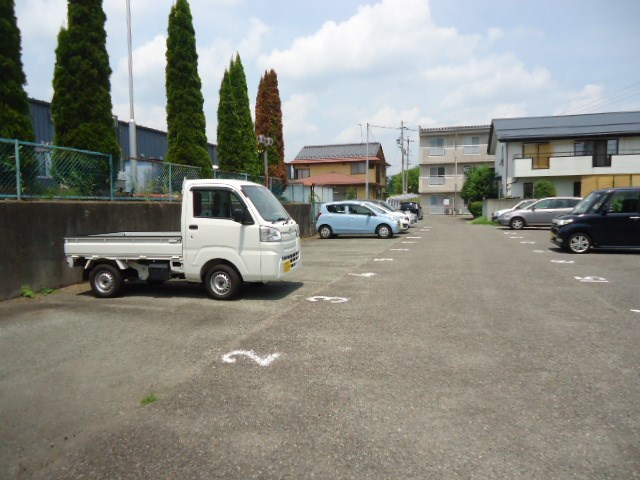 ウッドビレッジ 駐車場