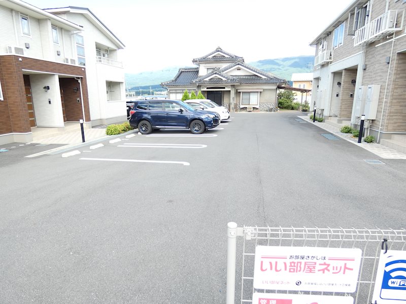 アル・ソーレＢ 駐車場