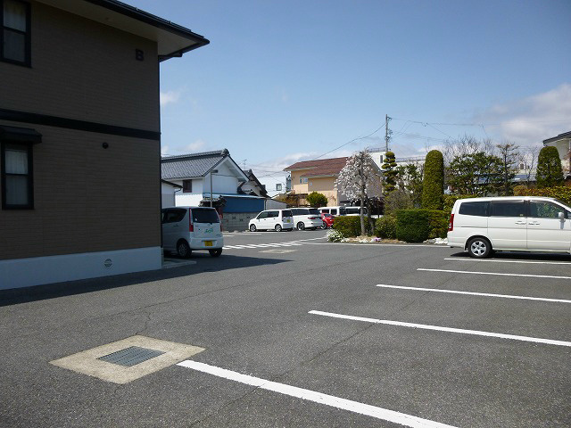 サンハイツ赤沼Ａ 駐車場