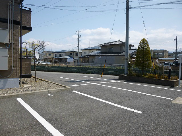 サンハイツ赤沼Ａ 駐車場