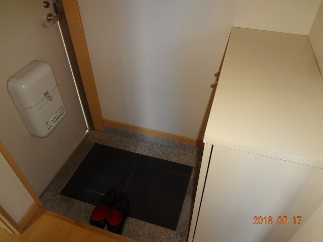 ハイツ御園 玄関