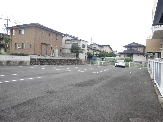 サープラスＴｗｏ　Ｊｏｙ 駐車場