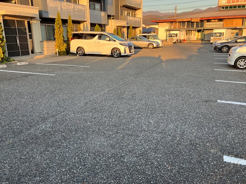 シャーメゾン　フラッグ 駐車場