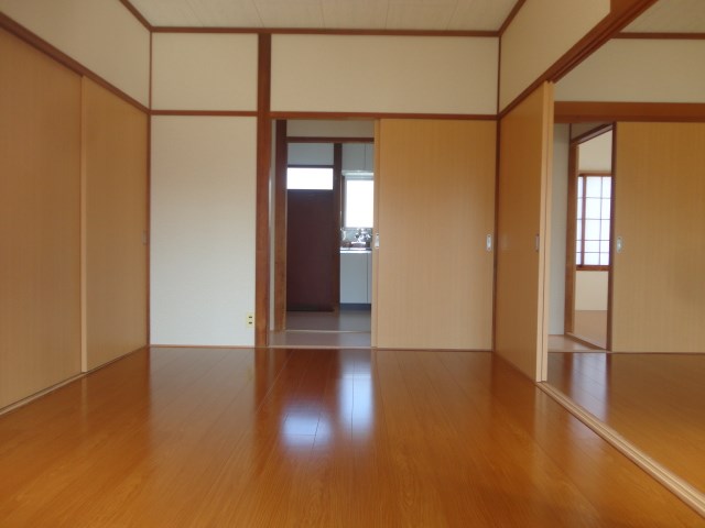北沢貸家（青木島）4号 リビング