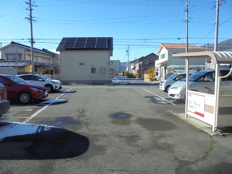 WELL CRIB TOKIWAGI 駐車場