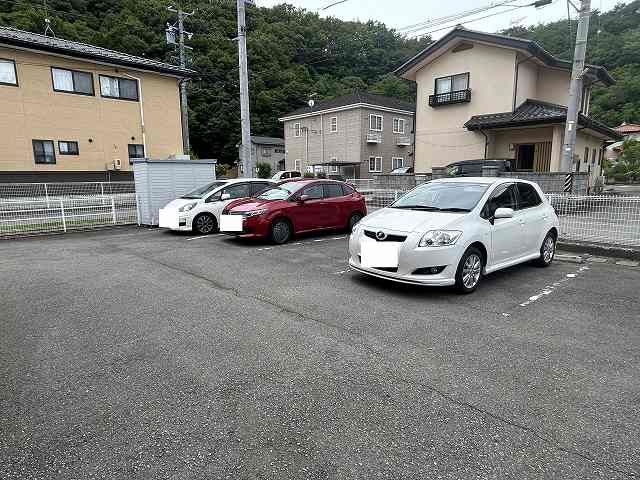 エバーグリーンハイムＢ 駐車場