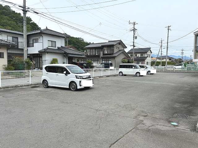 エバーグリーンハイムＢ 駐車場