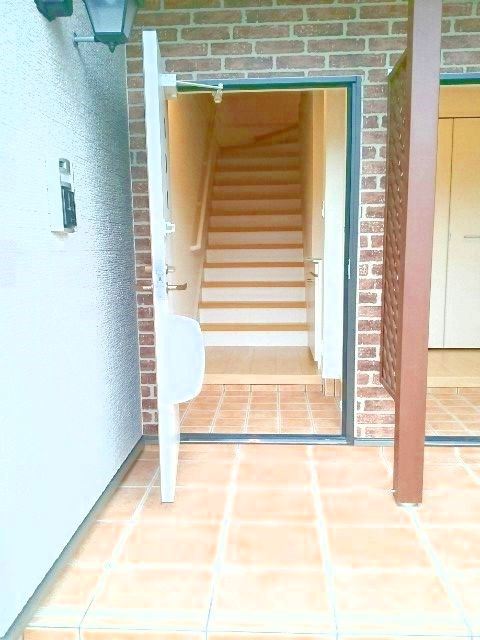 ヴィラ弁天北 玄関
