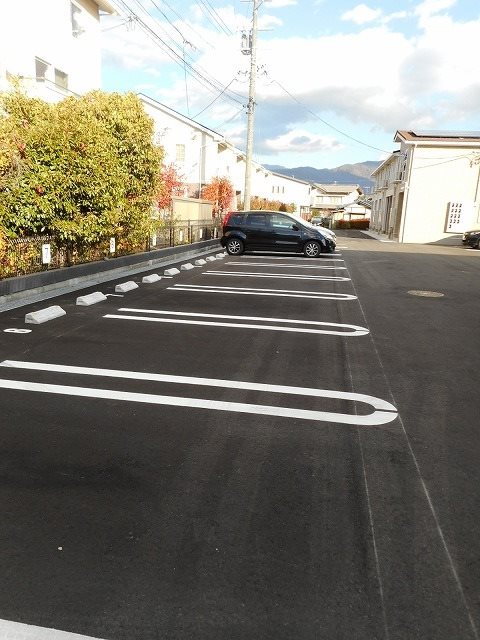 カーサ・アンジュＢ 駐車場