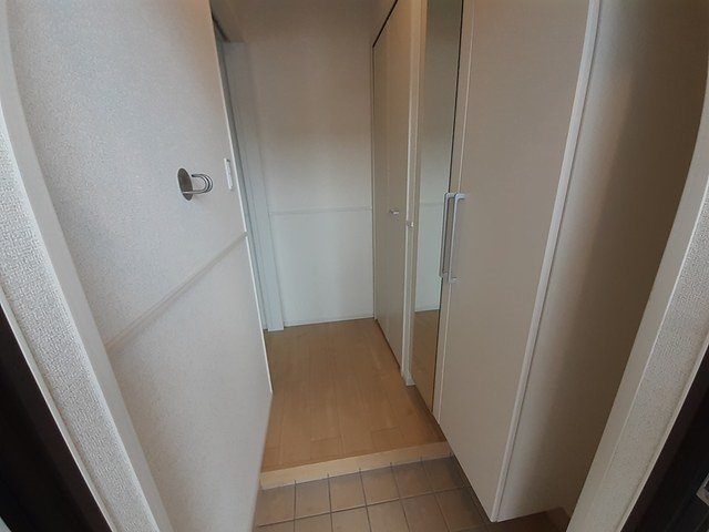 エルヴィータS 玄関