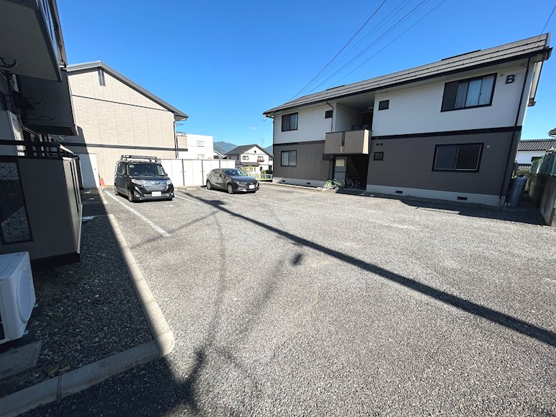 グランドール沢村Ｂ 駐車場