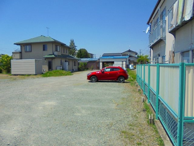 イーストワン 駐車場
