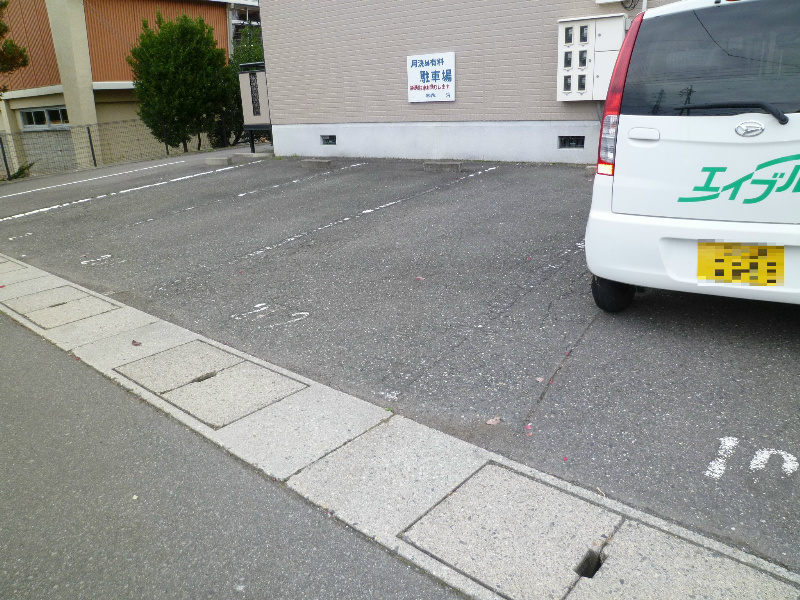 セゾン浜 駐車場