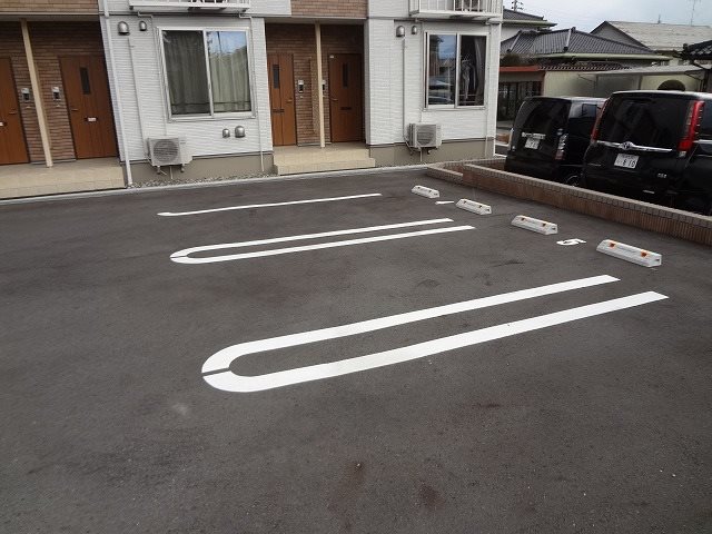 ヴィラ　パーク　サイドS 駐車場