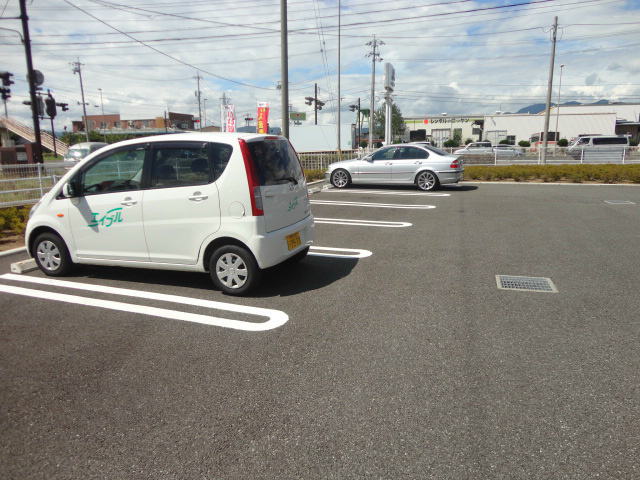 エクセレンテ　ソレアードＢ 駐車場