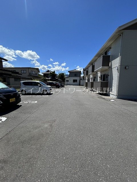 雅 駐車場