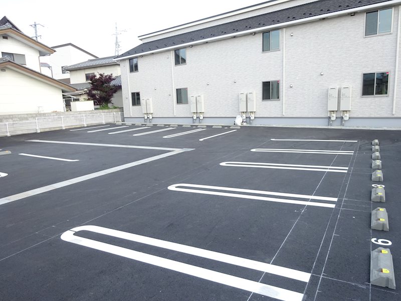 エーヴィヒヴォールＤ 駐車場