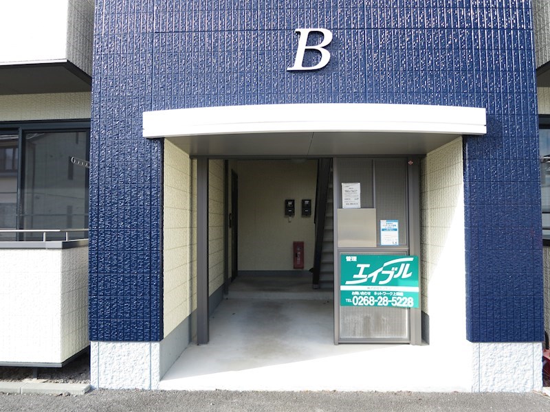 アヴニールＴ　Ｂ エントランス