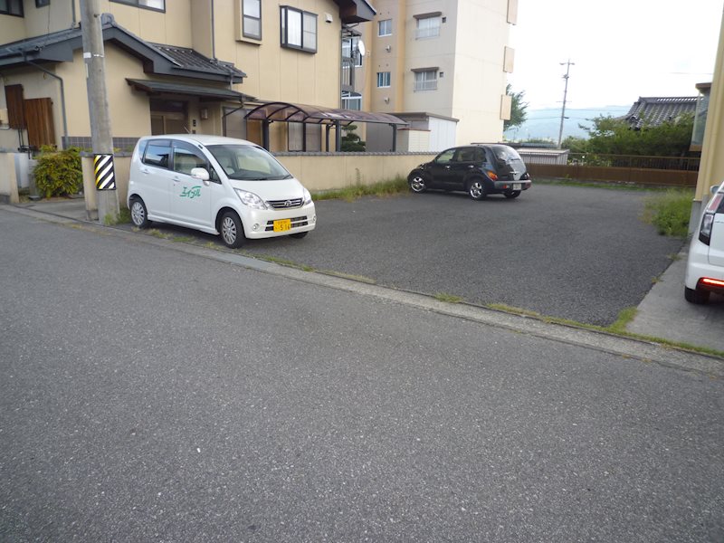 スクウェアーマンション 駐車場