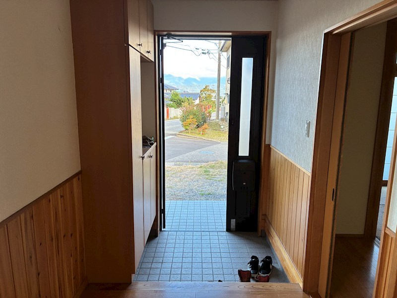 長野県安曇野市堀金烏川 玄関