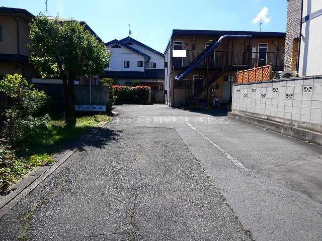 ヴィラ中村 駐車場