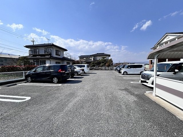 サニーコートＢ 駐車場
