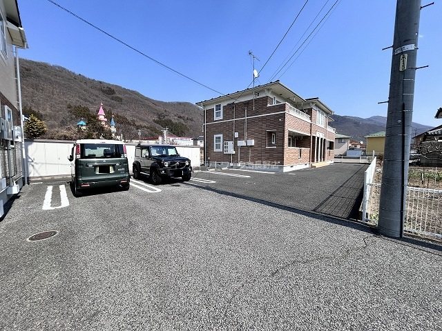 サニーコートＢ 駐車場