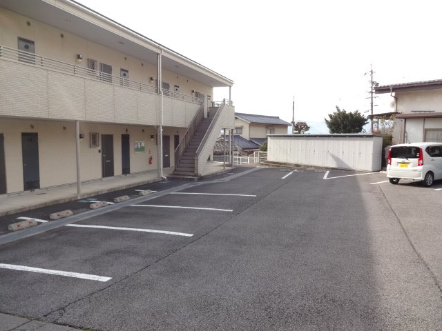 Raffineスピレア 駐車場