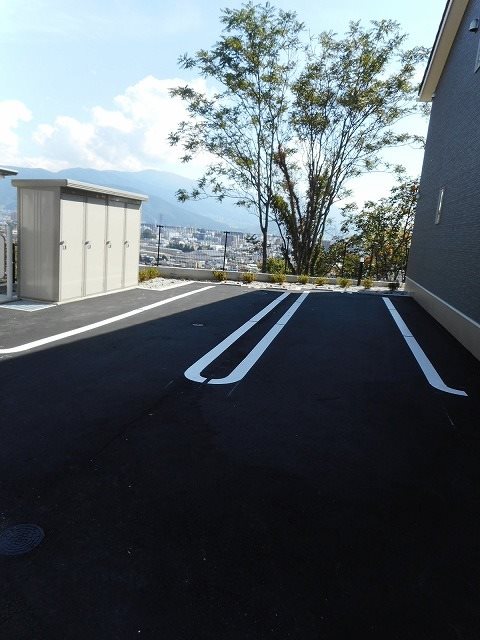 エスト・プリマヴェーラⅢ　B 駐車場