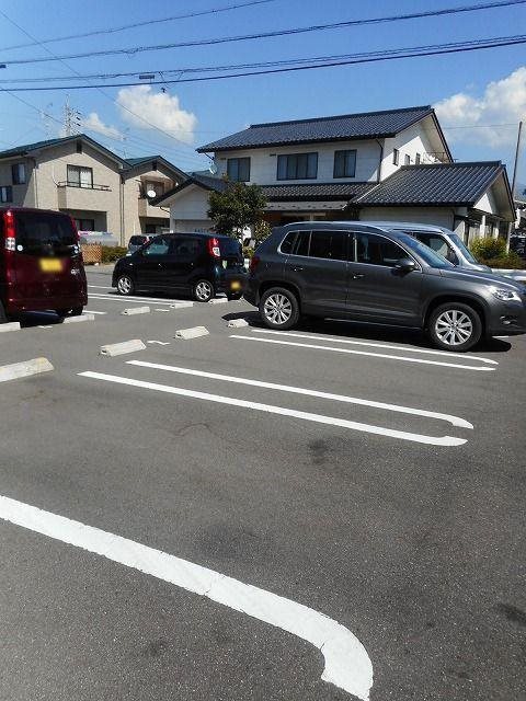 サニーハウスKⅡ 駐車場