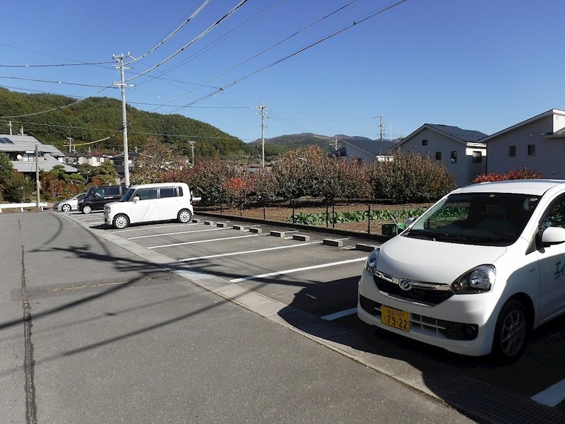 ディアスサンライトＢ 駐車場