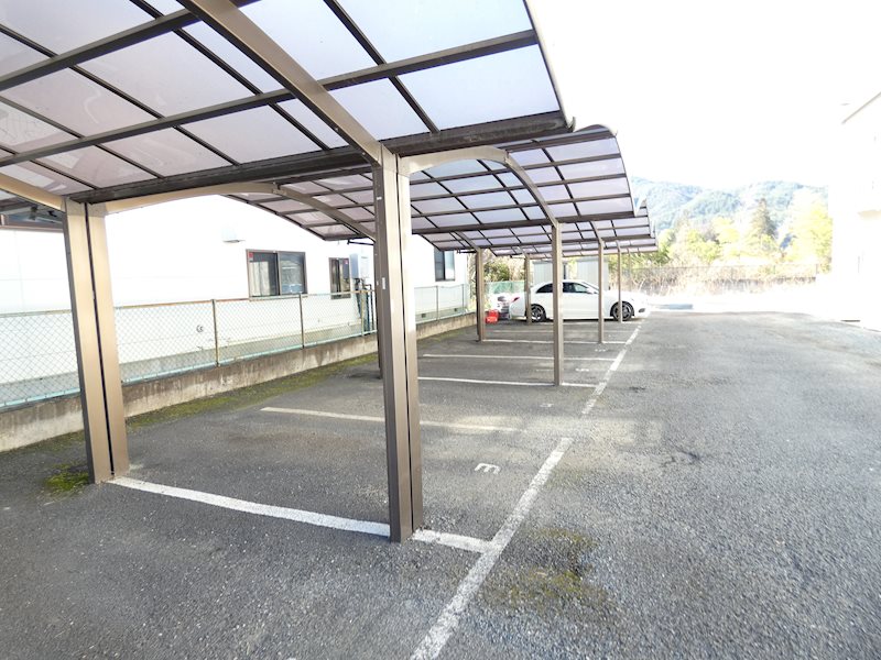 シャイニングタウン 駐車場