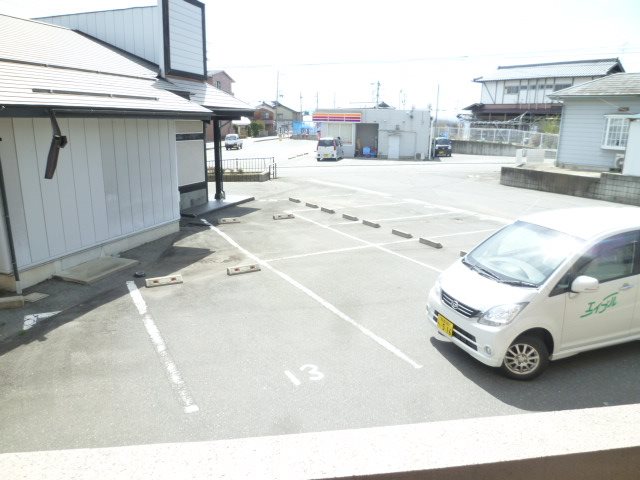 エステートマンションウエストプラザ館 駐車場