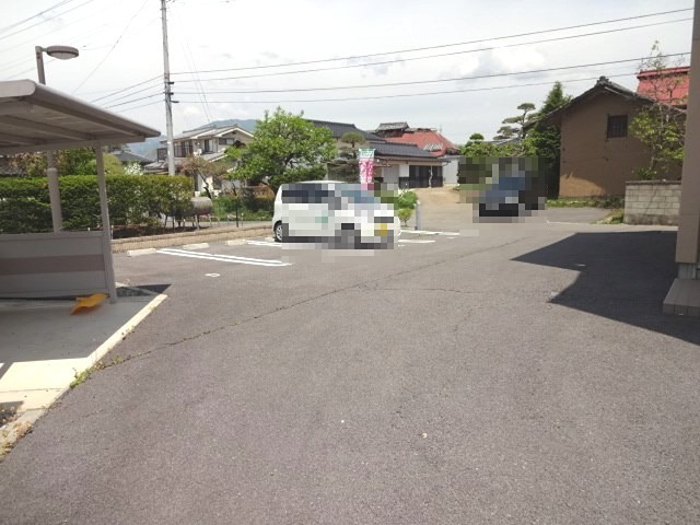 アイリスハイム 駐車場