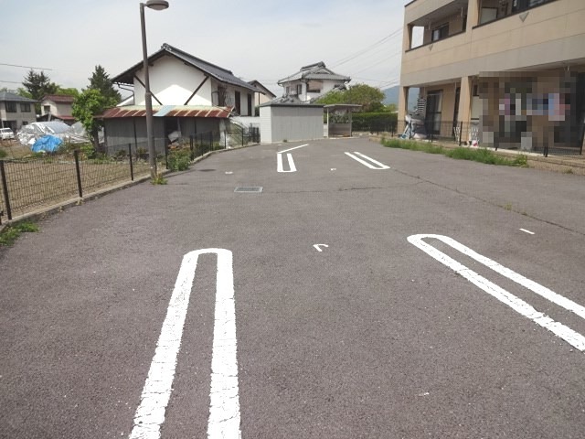 アイリスハイム 駐車場