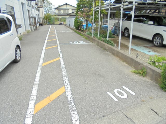 アルプスハイツ　パートⅡ 駐車場