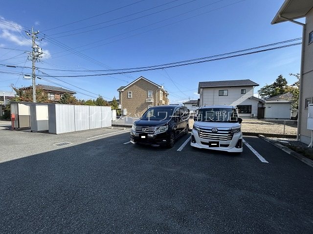 シャルマンカーサＮ 駐車場