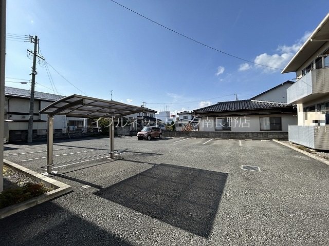 シャルマンカーサＮ 駐車場