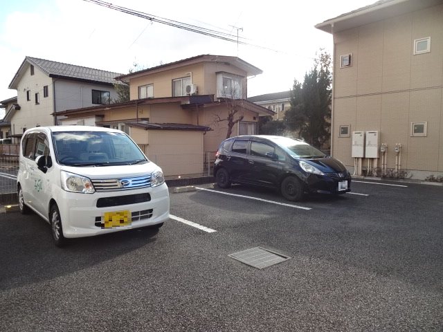 シャルマンカーサＮ 駐車場