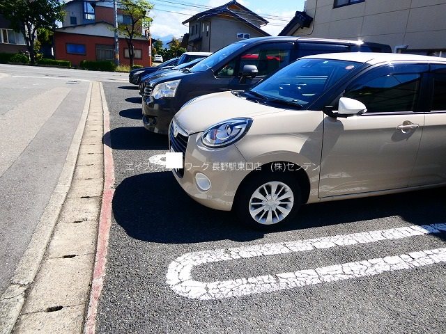 アドヴァンスＫ 駐車場